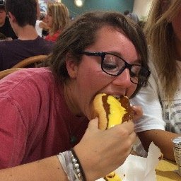 im just a girl that loves food, send me funny/cute pics of you eating and ill share them;)