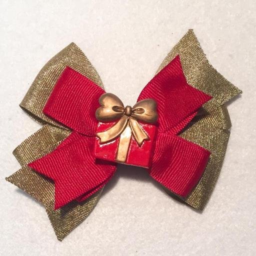 Mom, Wife, and creator of adorable boutique hair bows and accessories for girls of all ages. #boutique #hairbows #hairclips #girls #womens #baby #pinwheel