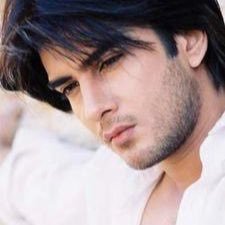 AlaniqJ's profile picture. عندما لا تستطيع اخراج أحد من قلبك، فمن المؤكد أنه في مكانه الصحيح