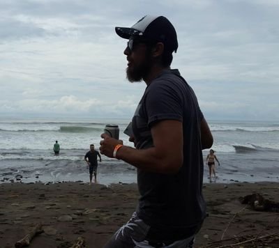 Para q estresarse?...relájese y disfrute de su verde alrededor, trate de vivir, evite las malas vibras, busque la felicidad y siéntase Pura vida!!