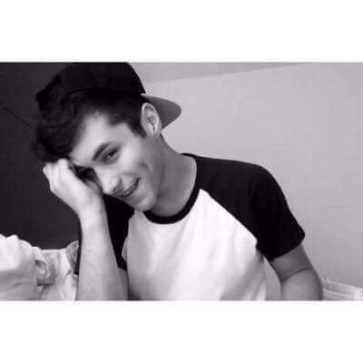 AleVillalpand14's profile picture. #ParaSiempre para no cometer errores solo hace falta no haber nacido