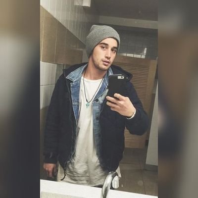 WhatsPoppinLuke's profile picture. Why have a thigh gap when you can have Luke Brooks between your legs?