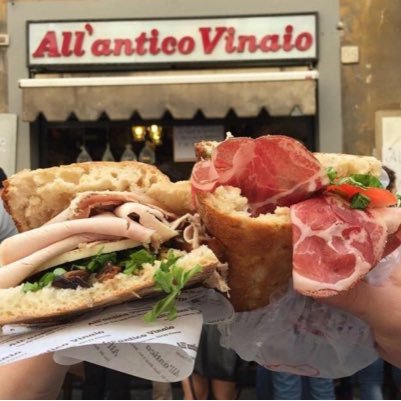 Il locale più recensito al mondo 2014 .. Decretato tra i migliori Street Food D'Italia .. tra qualità e tradizione .. Seguici su Twitter!