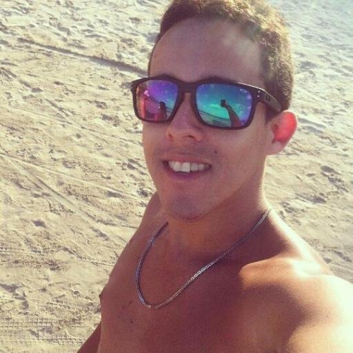 No meio de todas as coisas que esperamos alcancar, e um dia nos tornarmos, só nao me restam duvidas de que , eu quero é ser FELIZ