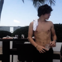 xonegayrection's profile picture. ...