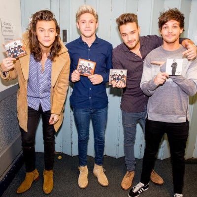 For everything One Direction related! If you like/love One Direction, follow us! #1D ❤️ #MadeInTheAM (Road to 14K followers)