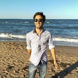 Amb la il·lusió que desbordaves amb les paraules vives amb els somnis humils seguirem.