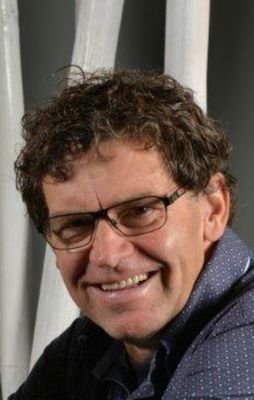 ZZP- er (reiniging en onderhoud)/ Walking voetbal/ volleyballen /Raadslid CDA/ fruitbomen/ getrouwd en vader van 4 kinderen/ kerkelijk meelevend (PKN)