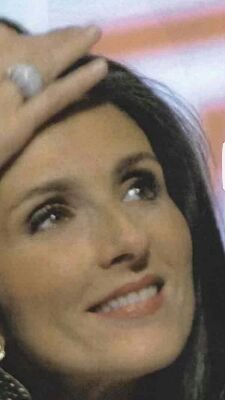 Brescia, Monza, Padenghe. Giornalista a Studio Aperto, TG5, TG4; 33 anni in Mediaset. Vivo, amo, soffro