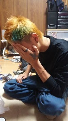 Y1e2vfJj1Hue05W's profile picture. 短髪さいこぉぉ！ロン毛わてきだ！とかいいながらロン毛を目指すぼくちんつらぽんくそくそくそくそ半年後みとけよ？くそ
ロン毛になっちゃる！短髪派のみなさん！フォローよろしくぅ！
みんなわ短髪派？ロン毛派？