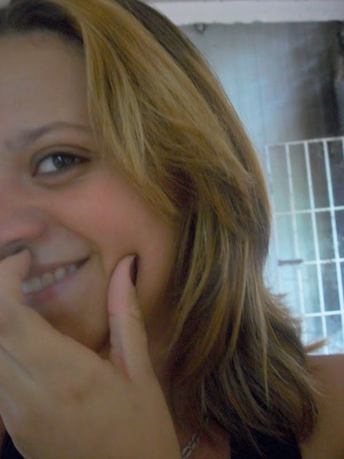 A sua aparência frágil escondia uma personalidade indomável. Ela tem aquele gosto doce de menina romântica e aquele gosto ácido de mulher moderna.