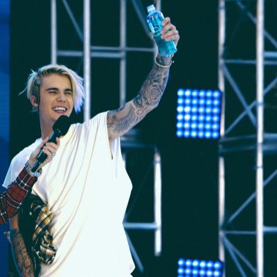 sandinmysweater's profile picture. 