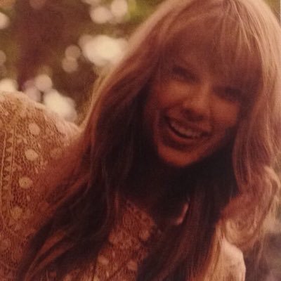 tweet me to request your favourite songs, looks, or performances