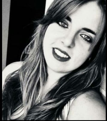 Maaruuraa's profile picture. Y una vida a medias y una media vida...