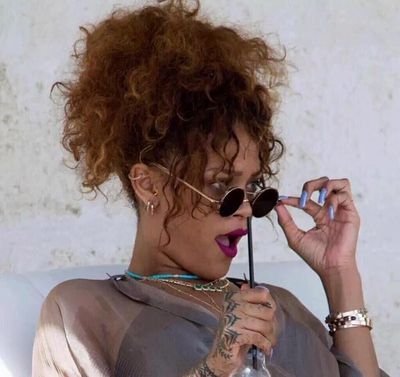 vittiapoiar's profile picture. Vocês riem de mim por eu ser diferente, e eu rio de vocês por serem todos iguais