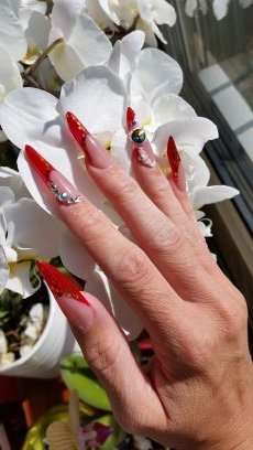 cath_muriel's profile picture. Formatrice internationale en Prothésie Ongulaire Master éducateur. formatrice marchandising, mise en valeur de vitrine décors  de vitrine personnalisée