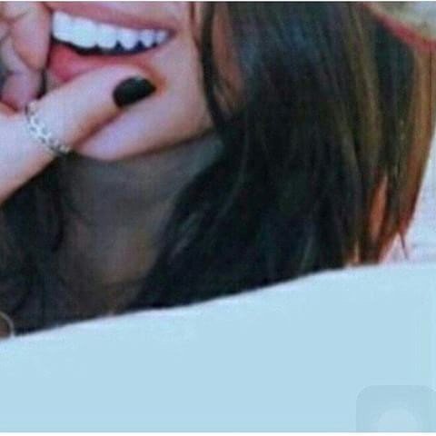 قالوا انتي شاعره يا فاتنه
و الأماني و الحكايا و القصيد
قلت صورة العرض ماهي داكنه
فرقت بين الاوادم و العبيد
#طويسه