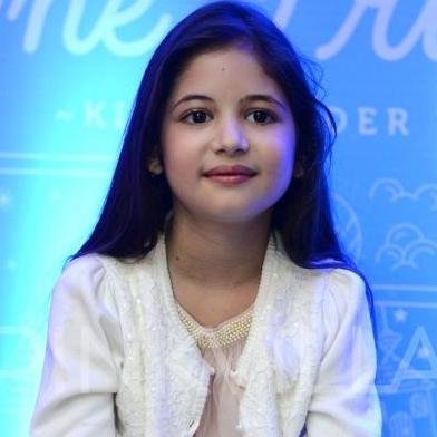 First FC of Harshaali Malhotra, who made her debut in Bajrangi Bhaijaan, #Follow us for everything on her! SHE FOLLOWS & APPROVES ♥