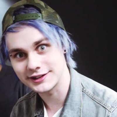 5sosfamkindahot's profile picture. Blog de moda, livros e séries! ✨