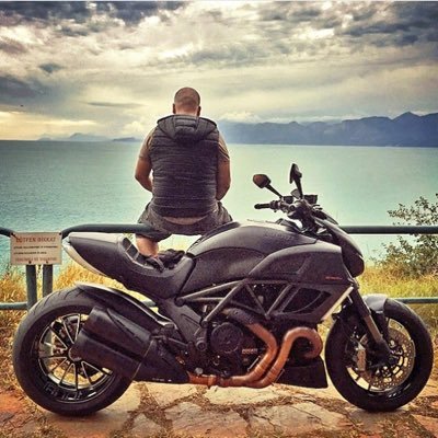 raphaelcorse's profile picture. carpe diem/sous-chef /racing-fan/fitness/surfing/snowboarding/motorcycle/Cook