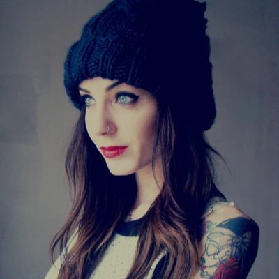 uselessloverr's profile picture. in love w/ a savage so don't try me