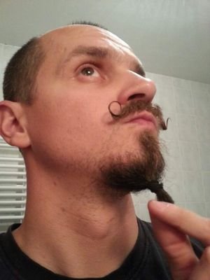 petrovictomi's profile picture. #marketing student @doba_tw | head #editor @Dostop_Si | diver | rocker at heart | scout | love to draw | walking frenchie #MrKolumbo