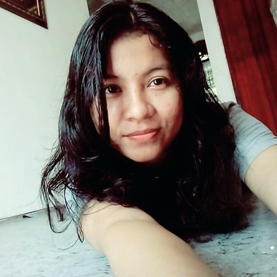 NiaAdek's profile picture. don't look back :)