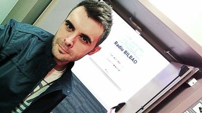 Periodista. Unas cuantas horas de radio y alguna que otra delante de las cámaras. Coordino las emisoras musicales de PRISA Radio en Euskadi