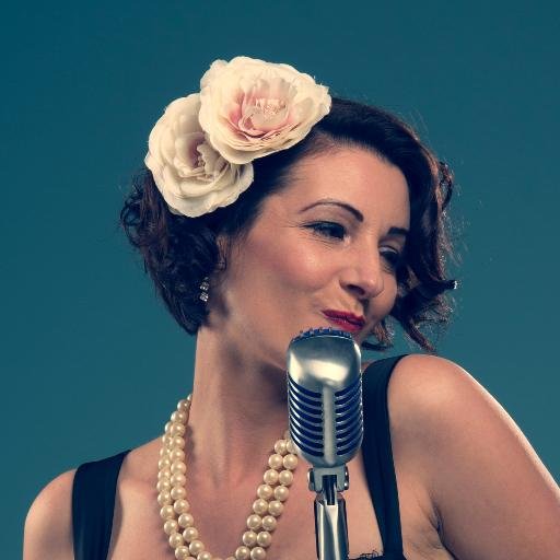 Vintage vocalist of 40's, 50's jazz, blues, swing, big band and pop with a distinct retro sound.