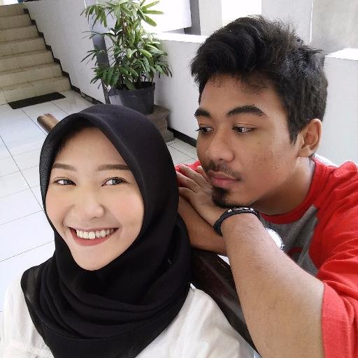 Lipstick Eater, Beauty Blogger, @AWP_343 fiancé ♥