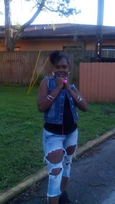 I'm short, loving, Carin have 3 kids,2boyz1girl. I love going shoppin,goin to da movies. I love dogs.I'm 26. And I like to have fun??? (BONNIE) $$BOSSBITCH$$