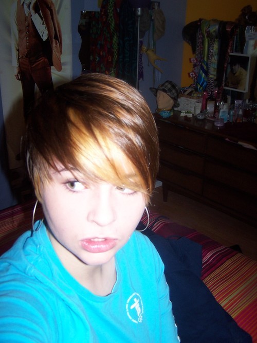 AllibabsMB's profile picture. I'm just this technologically-challenged girl