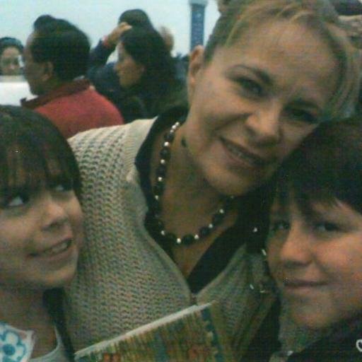 Sé que la magia existe, se que las palabras son mágicas, por eso estoy aquí, para leerlos...