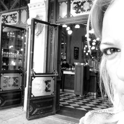 linakarak's profile picture. του ύψους ή του βάθους