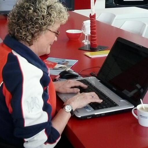 KarinLeijsten's profile picture. Limburgse Sallander. Tekstproductie & Communicatieadvies. Rowwen Hèze (L.) & klarinettist Arjan Eek (O). Graag in Zuid-Afrika, Italië & de Tuin van Nederland.🍀