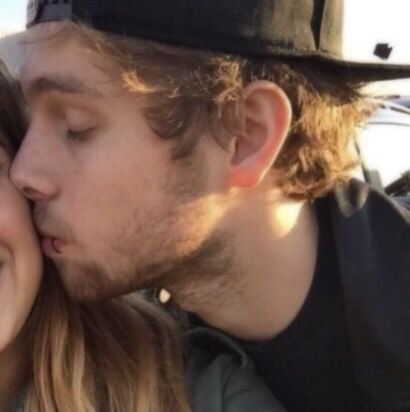 Xlukex5's profile picture. Love four weirdos Luke Hemmings , Michael Clifford  , Calum hood  and Ashton Irwin. 
 If you need anyone to talk to just DM me ✌