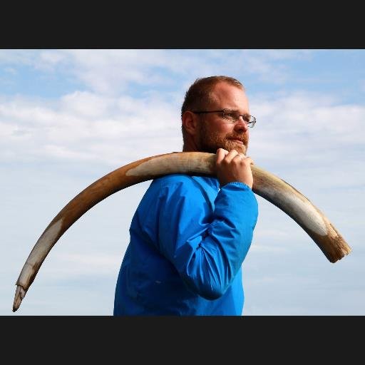 Professor of Evolutionary Genomics at Stockholm University. 

Works on ancient DNA from mammoths & other animals at the Centre for Palaeogenetics.