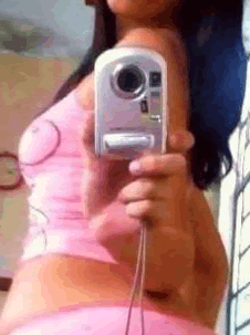 Uma menina que adora se divertir... E experimentar o Twitter... ;)