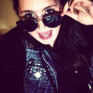 Im a Christian Teenager..Who has a messy room..goes to bed late..loves partyin,hangin out with guys..and I'm CrAzY..But that's Me..
Follow Me,I'll Follow U Back