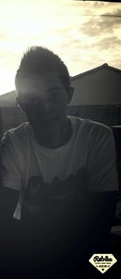 Maximmartin25's profile picture. Amour sucrettes et topinambours j'vous aimes putain :* Snap : maxim2503