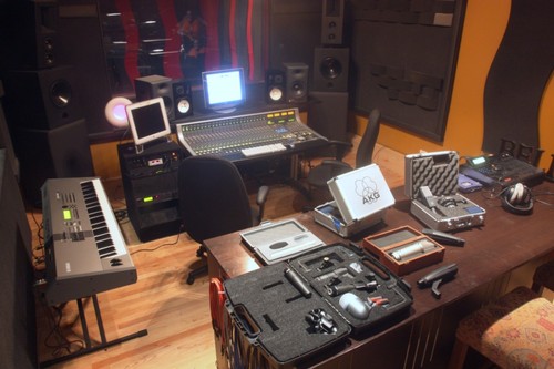 Brand new, affordable midwest recording studio.  INFO@skyboxstudios.com