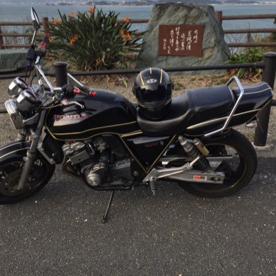 CB400SFnc31に乗っています。中古で買いました。CBRが欲しくなり、交換してくれる人を探しています。