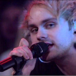 here to post lq&hq photos and videos of Michael on tour :D. formerly michaelrowysot.