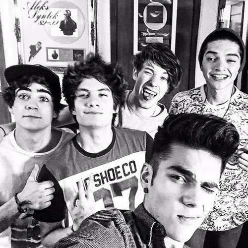 codersforever7's profile picture. Esta cuenta se hizo dedicada para 5 locos enamorados de la música  @somosCD9 el 20-nov-15 #SiempreJuntos ♥