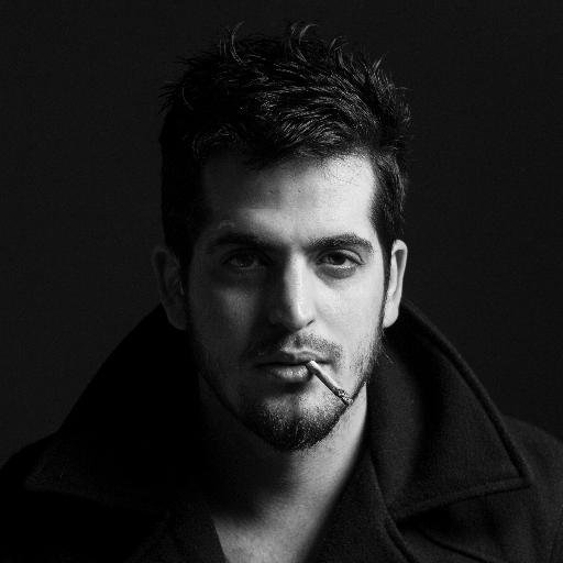 Verás que a una de tus personalidades le seducen los delirios de grandeza. Tu otra personalidad intenta que te centres en la otra cara de la moneda.