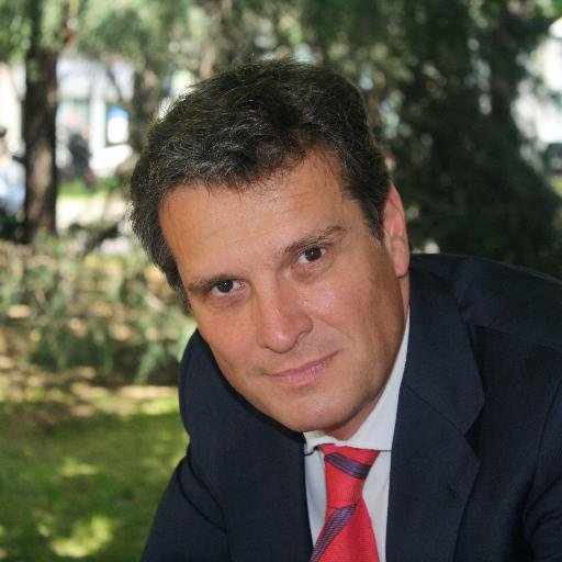 Comparto ideas sobre #tecnología, #innovación, #transformación y #valores. Apasionado de mi familia y optimista sin remedio.