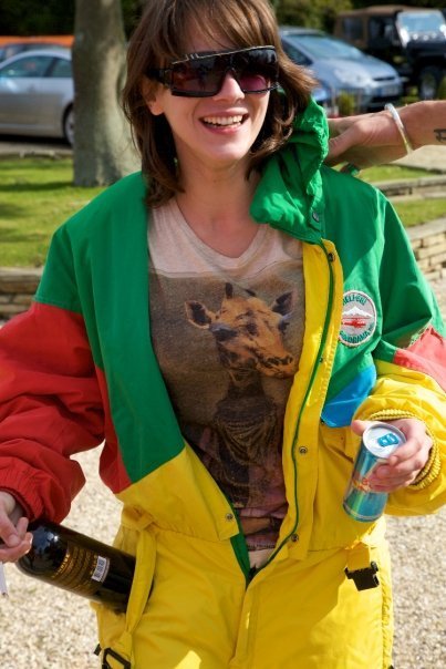 BelledeNeige's profile picture. Chalet Girl. Up mountain, bringing you illicit gossip and tales of catastrophe, sex and squalor from the Alpine underbelly. Buy the BOOK! YES YES YES