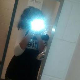 heyitleah's profile picture. 