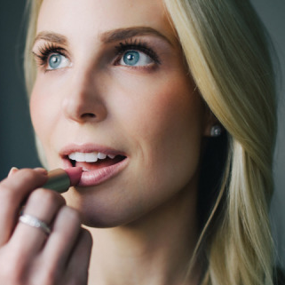 Blogger + Beauty Nerd + Mom. Honest, unpaid-for opinions on makeup & skincare are my jam!