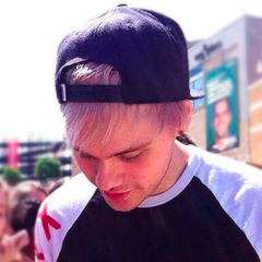 evaedwards33's profile picture. 